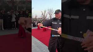 这俩视频疯传！中国机器人口碑彻底完了…..