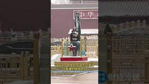 刚刚，天安门前表演穿帮视频疯传！全球又丢脸！Videos exposing the CCP's staged performances are going viral.