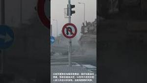 以色列老百姓给士兵送水送食物。以军随时准备地面进攻。